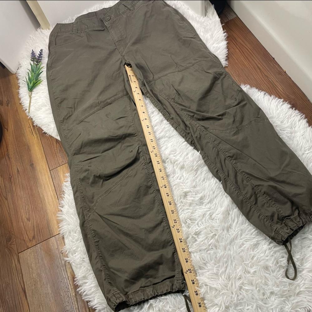 The Northface - Men’s Hiking Pants - baggy with cinch ankle - Size LG 99% cotton